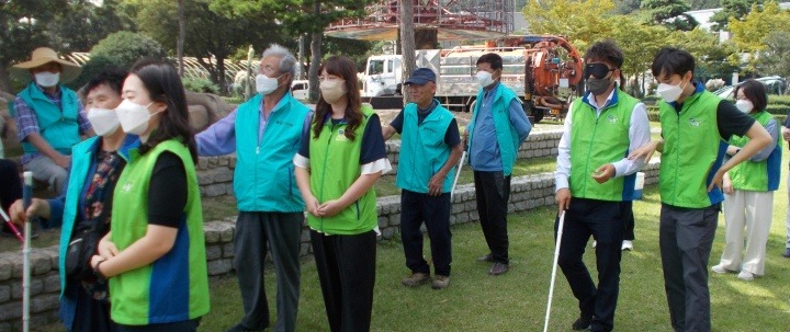 보도사진(2)-함평군, 시각장애인 ‘흰지팡이 보행교육’ 실시.JPG