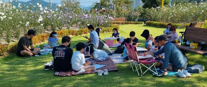 지난 17일 장성무궁화공원에기 미술대회’가 열렸다 (1).jpg