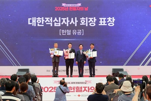 사진4_13일_오후_광화문광장_놀이마당에서_2025년_헌혈자의_날_기념식이_열린_가운데_신천지_예수교_증거장막성전.JPG
