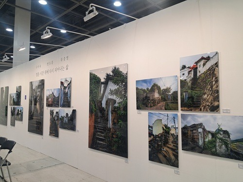 멈춘 시간 위에 다시 피어나는 삶展2.jpg