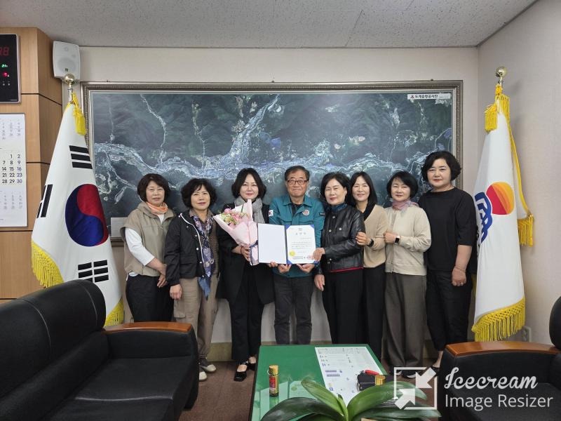 mini_11. 사진자료 - 한국부인회 도계지회 강원특별자치도지사상.jpg