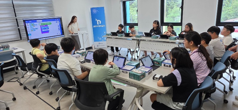 충주, AI 미래세대 키운다…어린이 로.jpeg