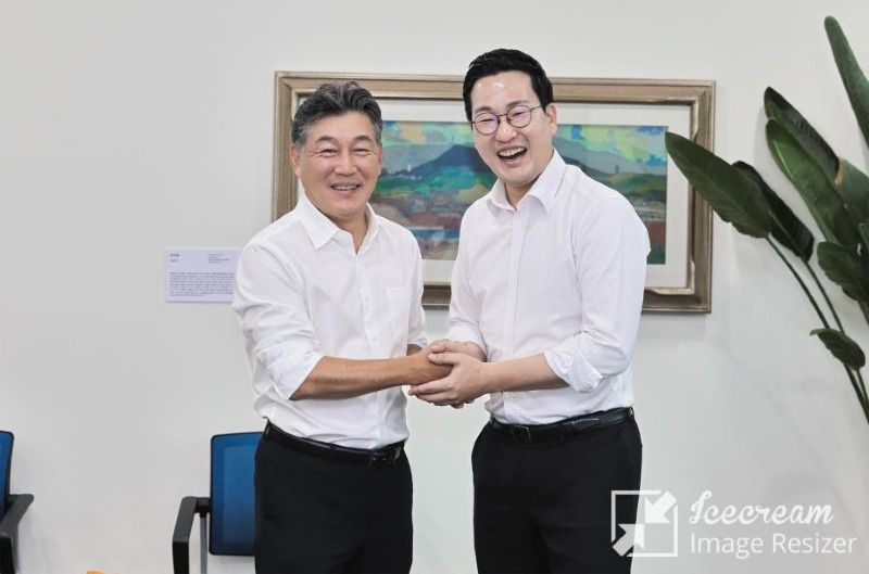 mini_충주시, 서울시와 상생협력 방안 모색 (왼쪽 박찬구 서울특별시 정무부시장, 오른쪽 이동석 충주시장) (3).jpg