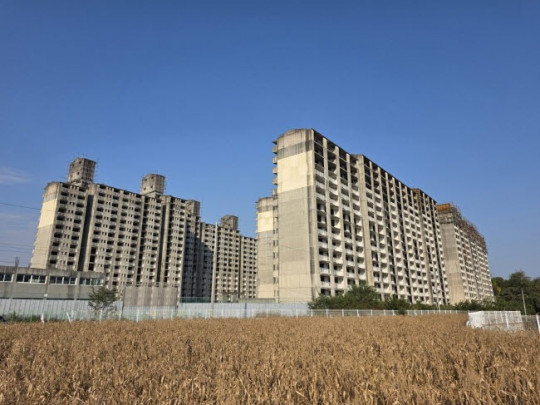 사본 -3. 이천시 이황지구 지구단위계획 변경 흉물 아파트 공사 재개를 위한 신호탄2(현재).jpg