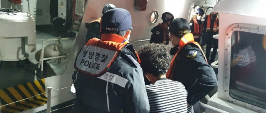 완도해경, 기상악화 속 도서지역 응급환자 2명 잇따라 긴급이송(배포용) (2).jpg