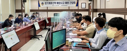 목포해경이 29일 오후 청사에서 장기계류선박의 침수.jpg