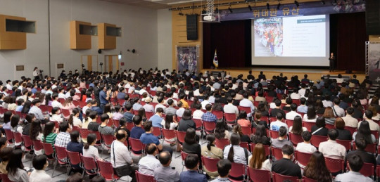 사본-지난 2일 HWPL 광주지부는 서구 김대중컨베션센터에서 필리핀 민다나오 다큐멘터리 '위대한 유산' 시trt 개최했다.3.jpg
