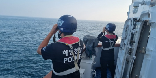 2. 30일 왕등도  인근 어선 실종자를 수색하고 있다..jpg