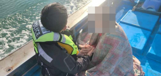 21일 부안해경이 구시포해수욕장 익수자를 구조했다.1.jpg