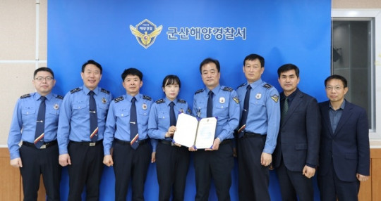 (자료사진 1) 이철우 서장을 비롯해 과장들이 모여 청렴 의지를 결의했다..jpg