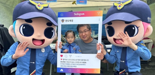 완도해경, 장보고 수산물 축제 “해양경찰 홍보부스” 인기(2).jpg