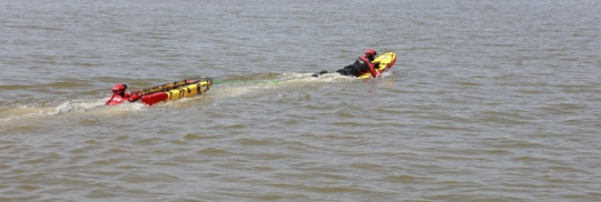 23일 부안해양경찰서가 동력서프보드를 이용한 인명구조 훈련을 하고있다.1.JPG