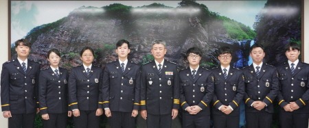 [크기변환]삼척경찰서 신임 8명 전입.JPG