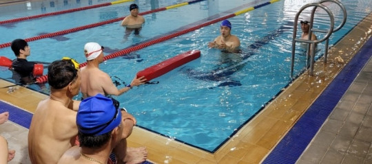 수상 구조 실습 중인 여수해경.jpg