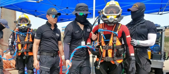 [사진1][중부해경청]해양경찰-해군합동구조잠수훈련.jpg