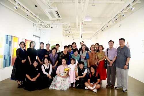 2025 제19회 쌈지사랑규방공예연구소 정기회원전 참여작가.jpg