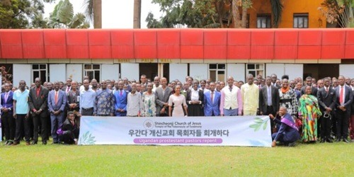 사진1. 지난달 27일 신천지 우간다교회에서 ‘요한계시록 성경 시험’이 진행되고 있다..jpg
