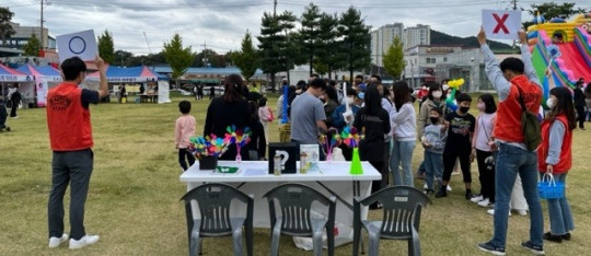 2_ 밖으로 나온 도서관 2.jpg