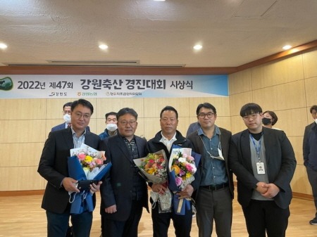 [크기변환]축산경진대회 사진(가운데 분).jpg