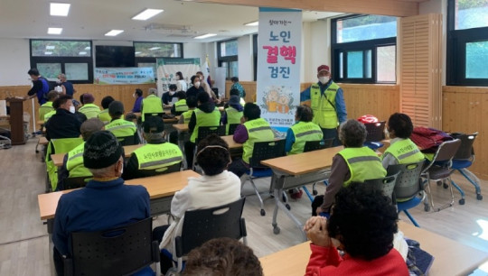 보건사업과_감염병관리팀_곡성군, 찾아가는 노인 결핵 검진 실시1.jpeg