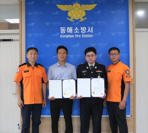 [크기변환]표창 수여 사진.jpg