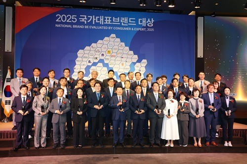 250515 2025 국가대표브랜드 대상 수상3 (1).jpg