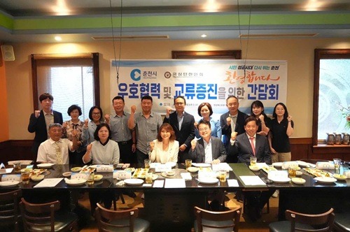 2. 업무협약 단체사진.jpg