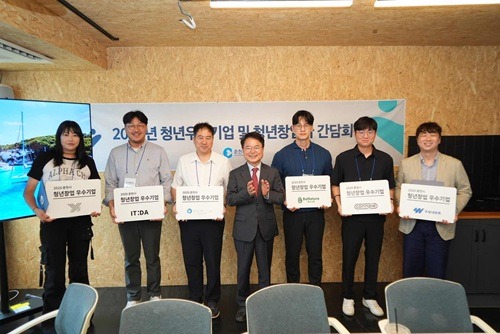 육동한 춘천시장, 청년창업가.jpg