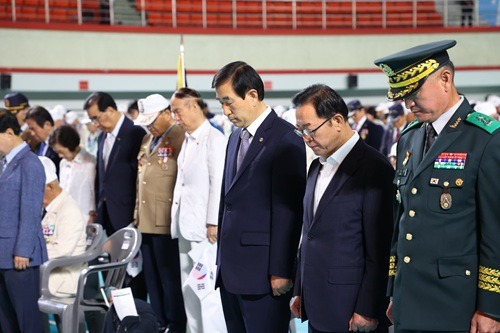 250708 충주시동락전투(단체묵념).JPG