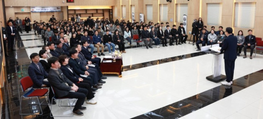 1-2. 화순군청 대회의실에서 진행된 시무식 모습.jpg